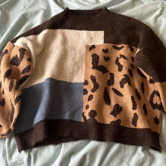 Color Block Sweater - Picture 5 of 6